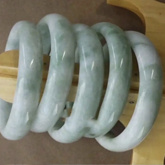 Jewelry - Jadeite Ice Green Jade bangle